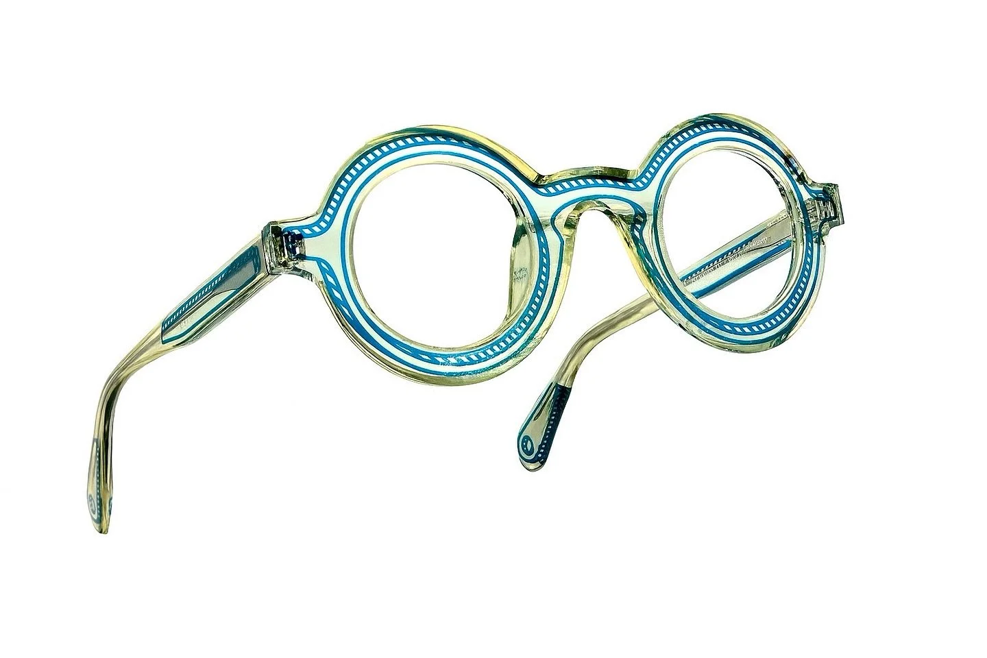 Notre mission: d&eacute;fendre le beau, le local, le bien fait et l&rsquo;audacieux. #belleslunettes #saintimier #theoeyewear #grandchasseral