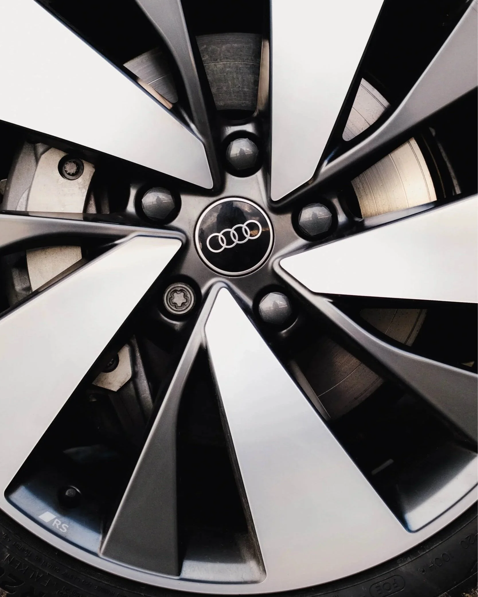 audi-a6-avant-wheel.jpg