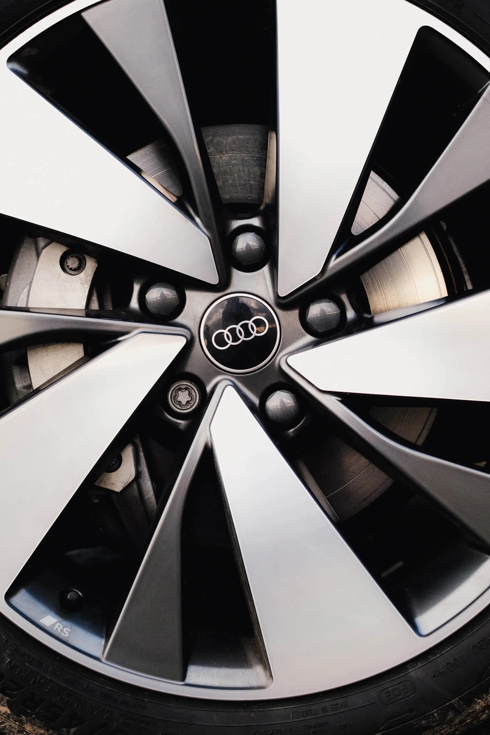 audi-a6-avant-wheel.jpg