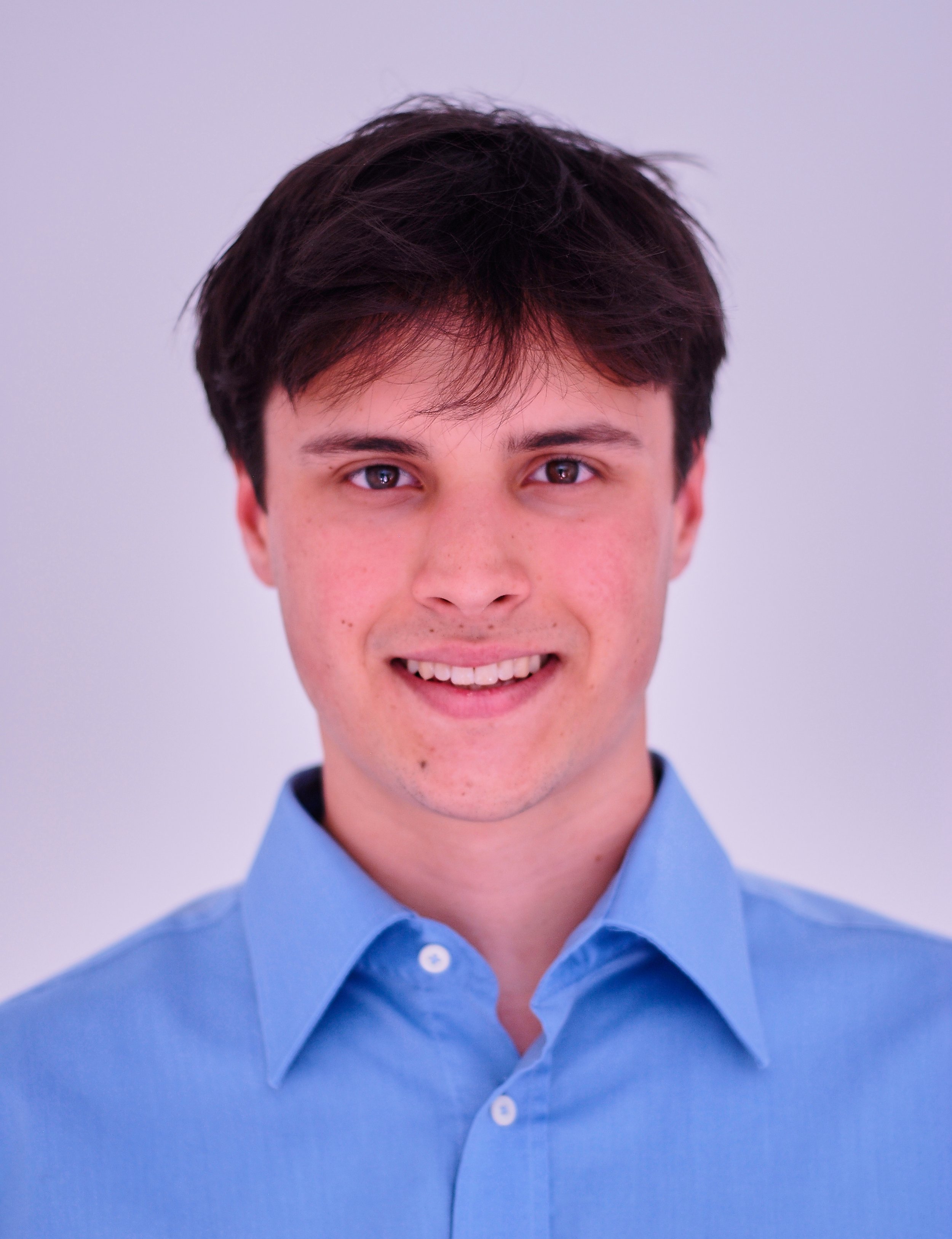 Robert Portrait bearbeitet_2.JPG