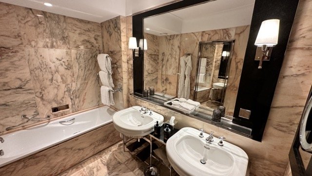 FS Lisbon Bathroom.jpeg