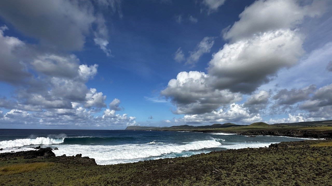 Dramatic seascape &amp; skyline Easter Island