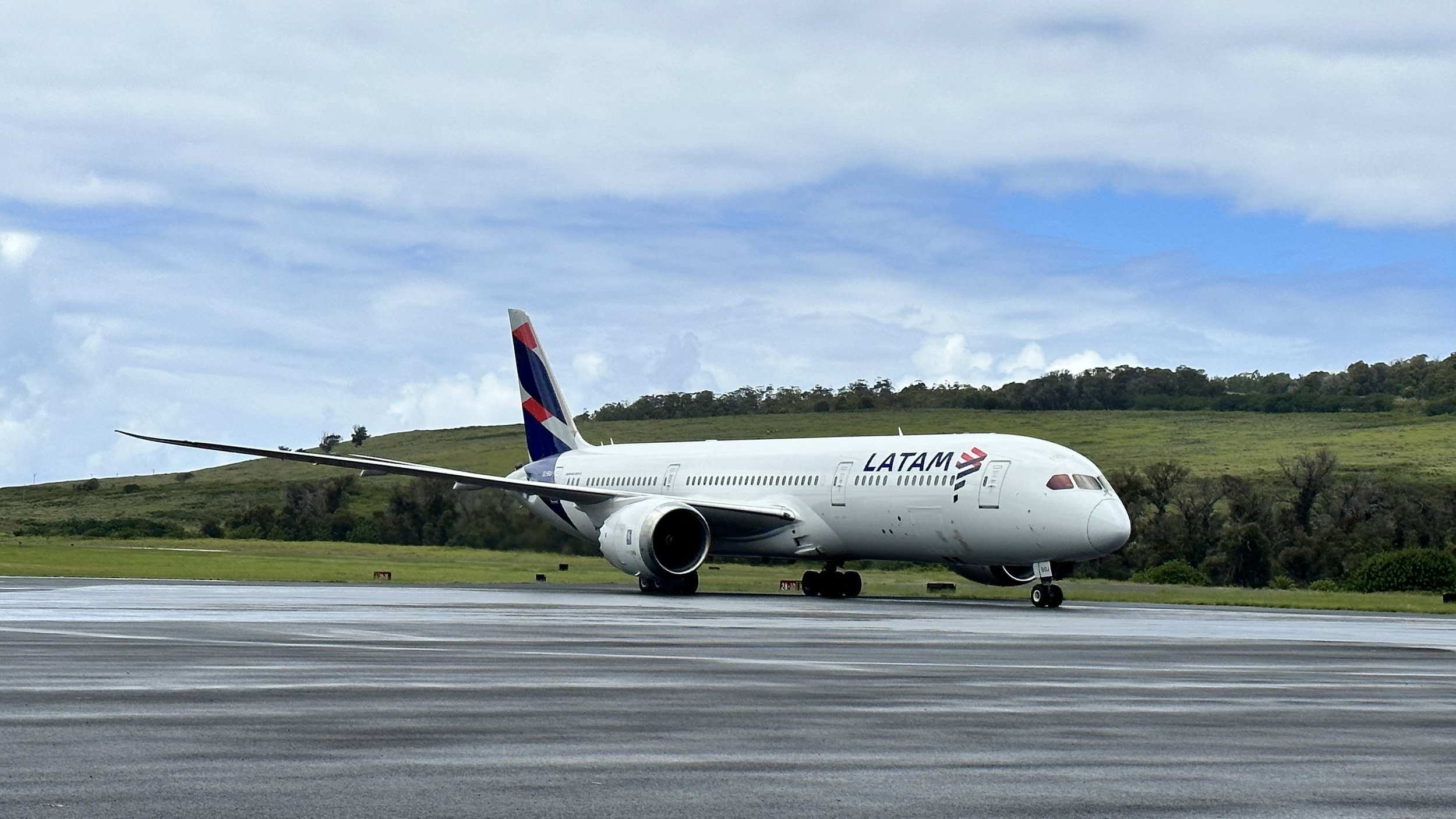 LATAM flight arriving Easter Island