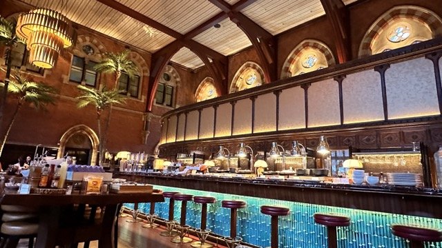 StPancrasRenaissanceLondon_BookingOffice_Bar.jpeg