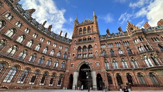 StPancrasRenaissanceLondon_HotelReview_FrontView.jpeg