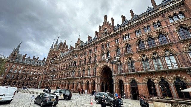 StPancrasRenaissanceLondon_HotelReview_FrontView.jpeg