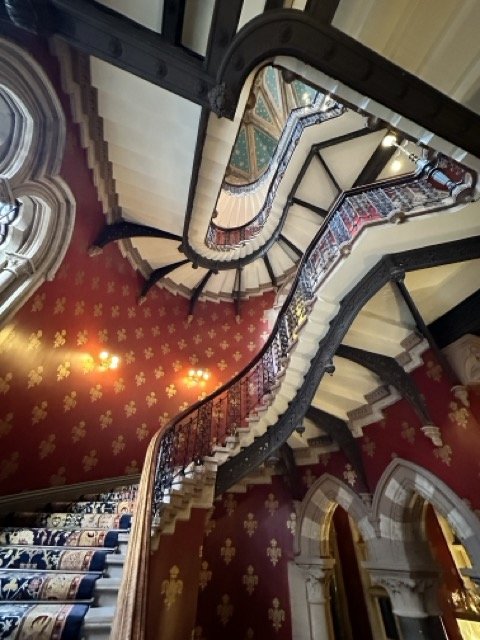 StPancrasRenaissanceLondon_HotelReview_Stairs.jpeg