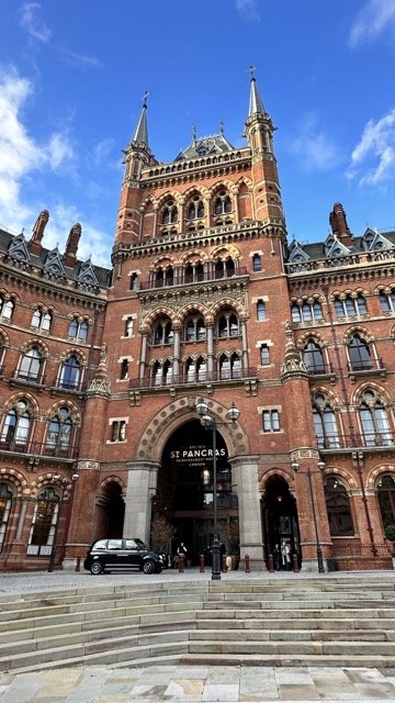 St_Pancras_Renaissance_Front.jpeg