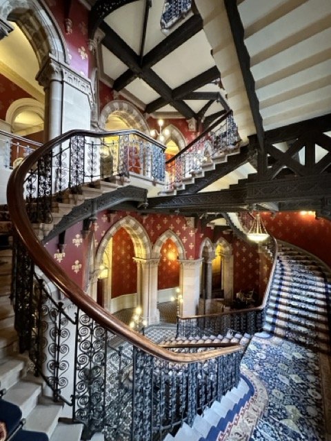 StPancrasRenaissanceLondon_HotelReview_Staircase.jpeg