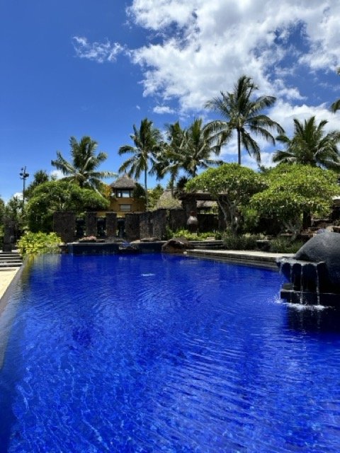 The_Oberoi_Mauritius_Pool_View.jpeg