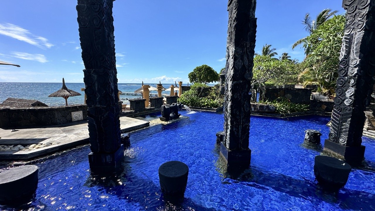 Oberoi_Mauritius_Lagoon_Pool.jpeg