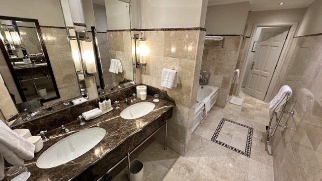 Four_Seasons_Johannesburg_Westcliff_Bathroom.jpeg