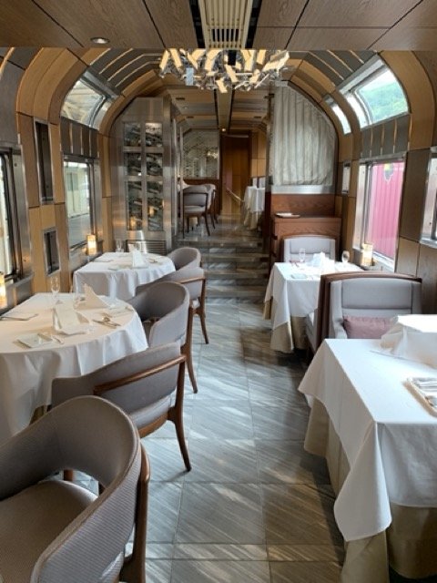 Train_Suite_Shiki-Shima_Dining_Car.jpeg