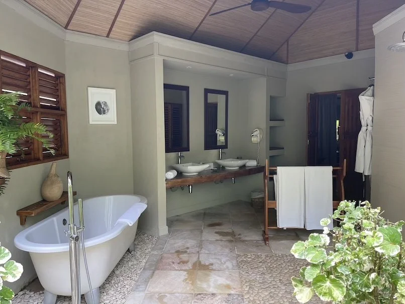 Denis_Private_Island_Bathroom.jpg