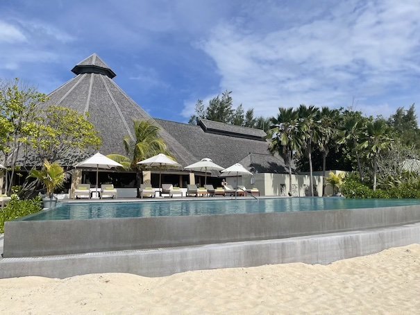 Denis_Private_Island_Swimming_Pool_Indian_Ocean.jpg