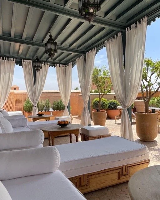 Sun terrace with shades