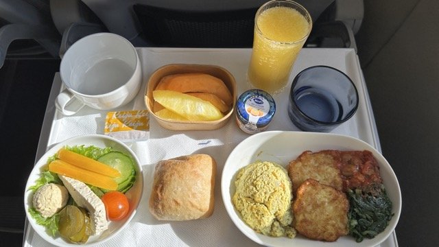 Finnair_Flight_Review_ThePrivateTraveller_Breakfast.jpeg