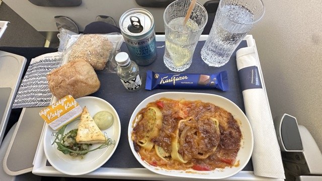 Finnair_Flight_Review_ThePrivateTraveller_Dinner.jpeg