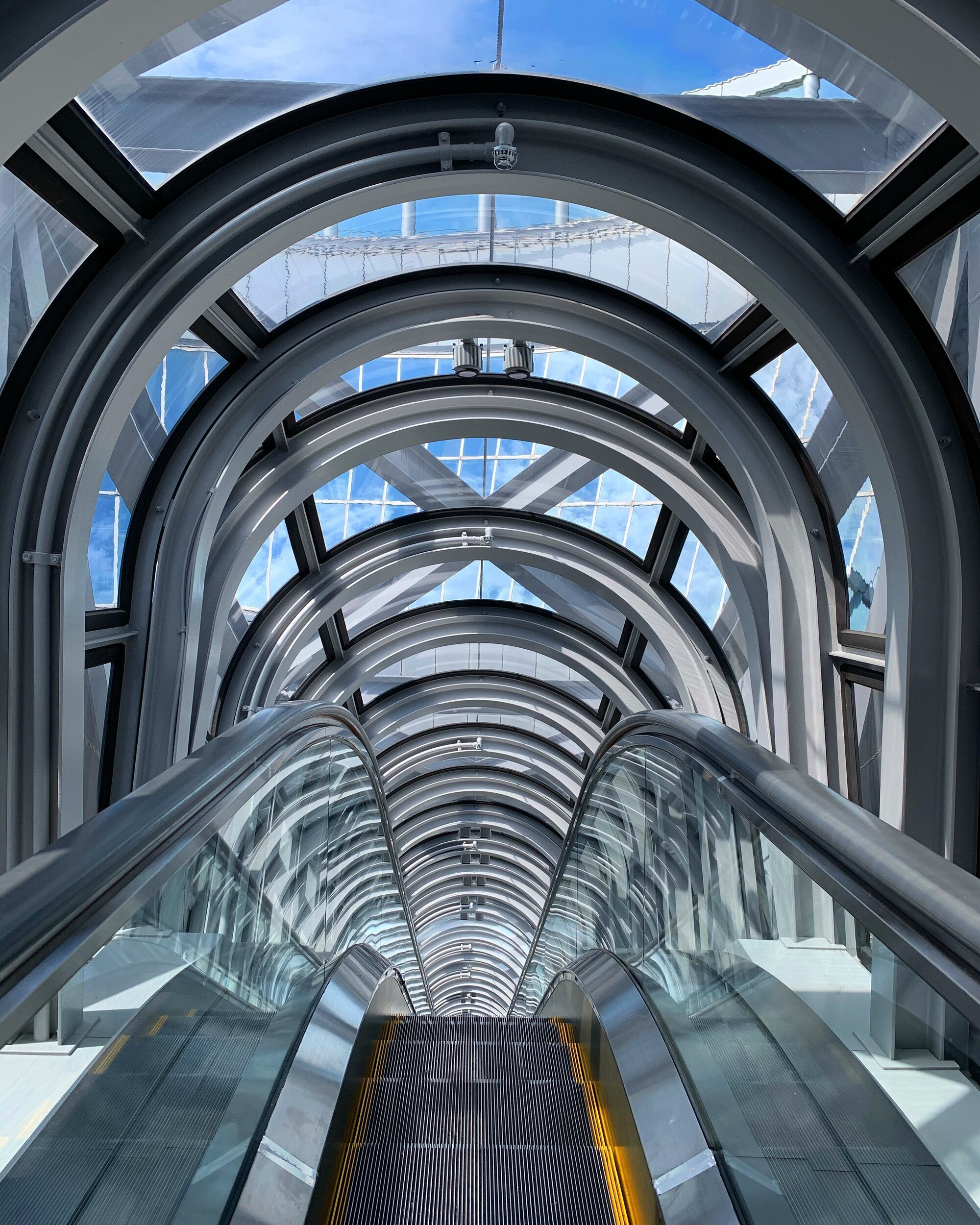 Escalator tunnel