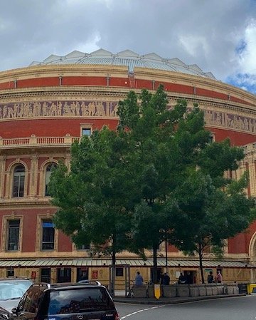 Hotel Review | The Milestone London | Royal Family neighbours | Luxury Old World Charm Hotel | The Private Traveller