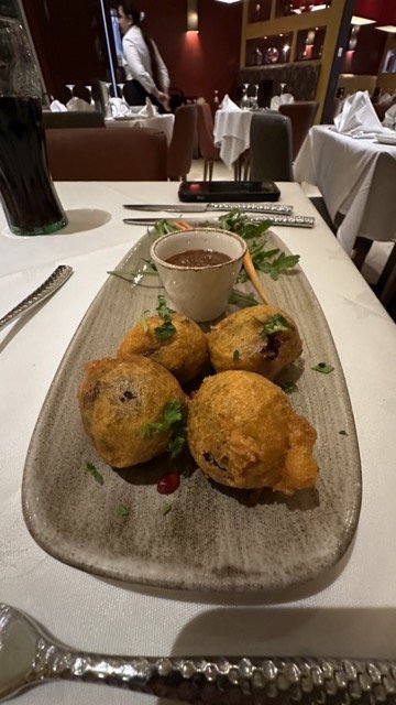 Radhuni-Restaurant-Review-ThePrivateTraveller-Haggis-Pakora.jpeg