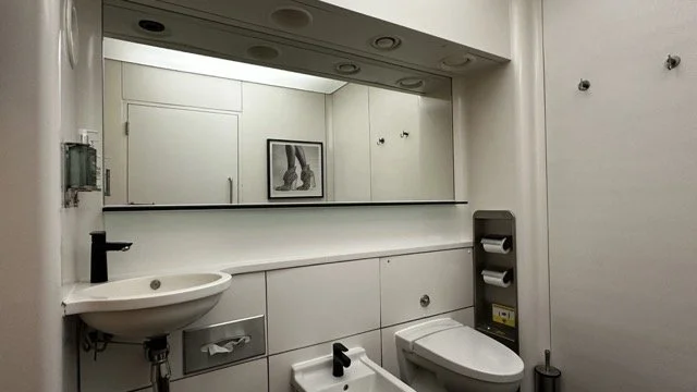 british-airways-first-class-bathroom-heathrow-terminal-5.jpeg
