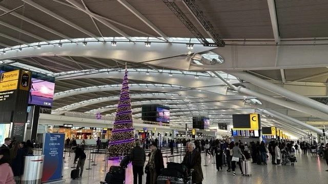 heathrow-terminal-5-christmas-tree-check-in-area.jpeg