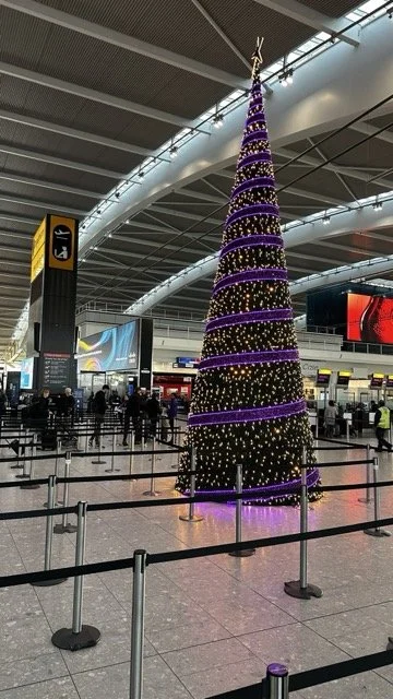 christmas-tree-display-heathrow-terminal-5-check-in.jpeg