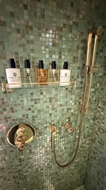 fingal-shower-noble-isle-amenities.jpeg