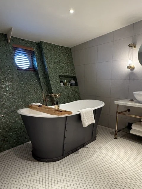 fingal-freestanding-bath-with-porthole.jpeg