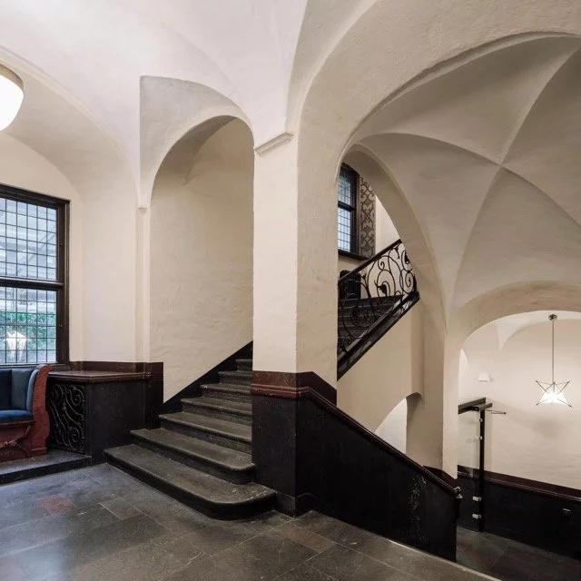 amerikalinjen-oslo-historic-arched-staircase.jpeg
