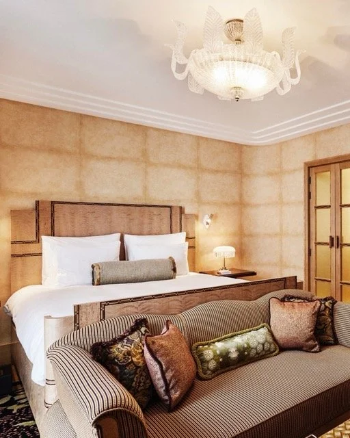 sommerro-house-oslo-luxury-bedroom-with-sofa.jpeg