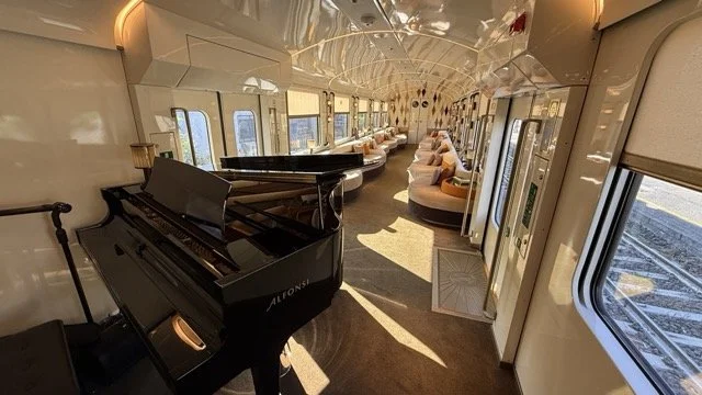 la-dolce-vita-orient-express-bar-lounge-with-piano.jpeg