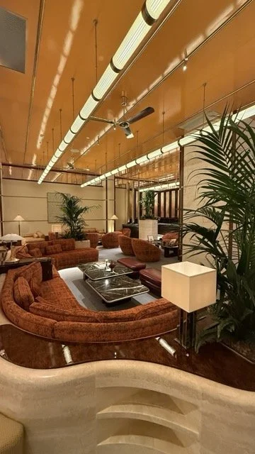 la-dolce-vita-orient-express-lounge-retro-seating-design.jpeg