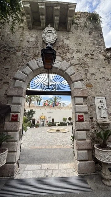 four-seasons-taormina-arched-entrance-courtyard.jpeg