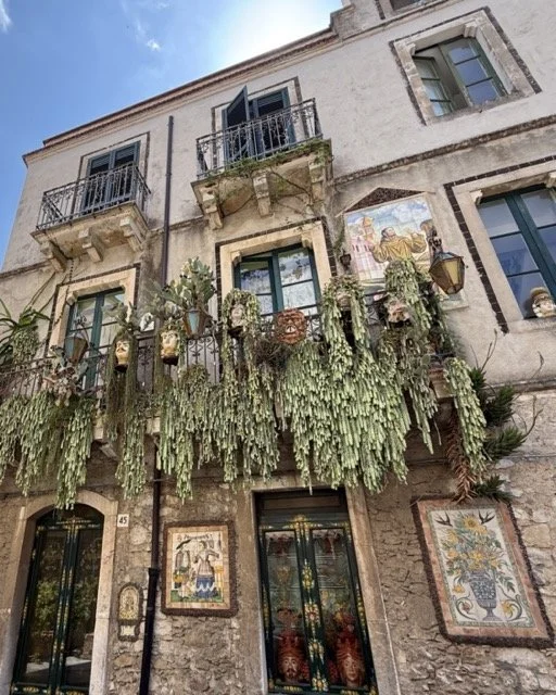 historic-balcony-taormina-sicilian-decor.jpeg