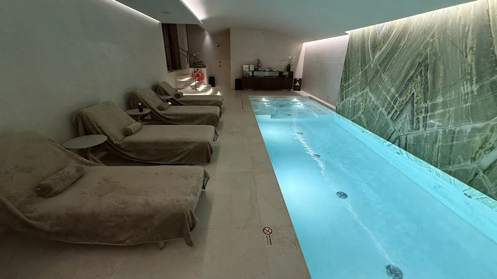 indoor-spa-pool-relaxation-loungers-taormina.jpeg