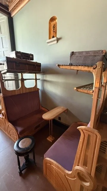 amerikalinjen-vintage-train-carriage-seating-installation.jpeg