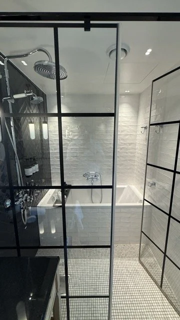 glamorous-bathroom-suite-glass-wall-oslo.jpeg