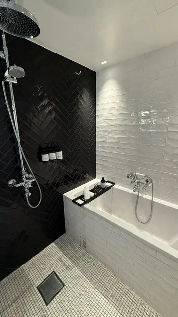 designer-bathroom-black-white-contrast-oslo.jpeg