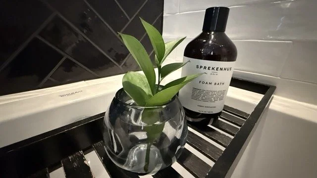 sprekenshus-foam-bath-detail-plant-decor.jpeg