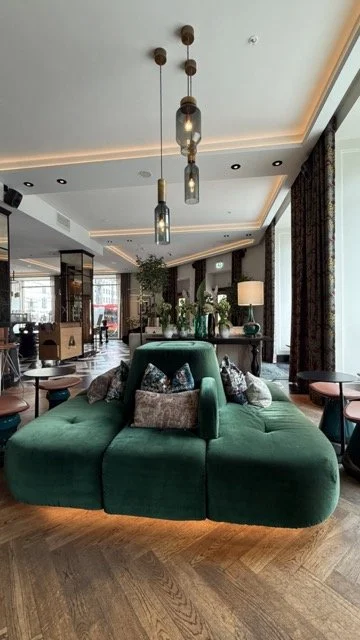 amerikalinjen-hotel-oslo-green-lobby-seating.jpeg