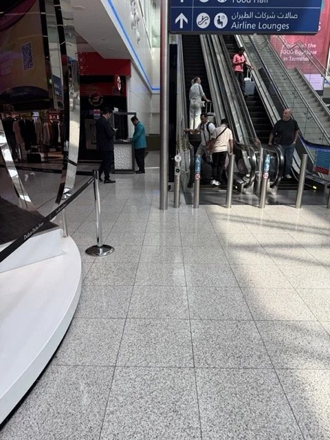 dubai-airport-terminal-1-direction-to-airline-lounges.jpeg