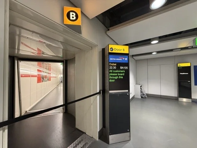 ba105-boarding-gate-door-b-london-heathrow.jpeg