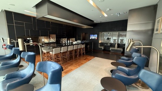 british-airways-lounge-bar-dubai-dxb-overview.jpeg
