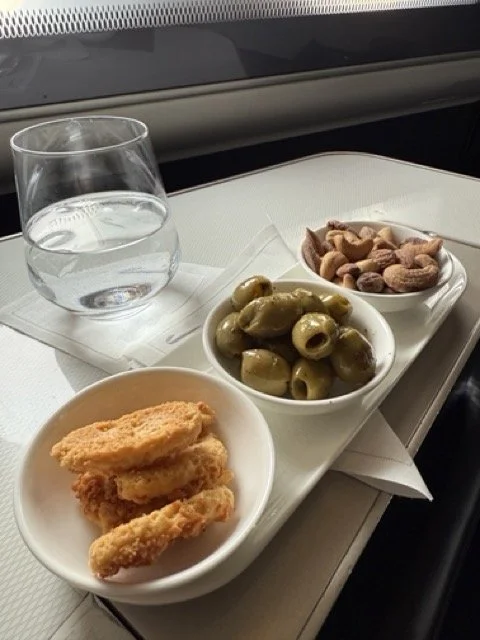british-airways-first-class-snack-tray-olives-nuts-crackers.jpeg