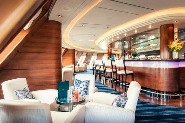 queen-mary-2-lounge-bar-seating-interior.jpeg