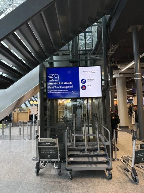 keflavik-airport-fast-track-eligibility-sign.jpeg