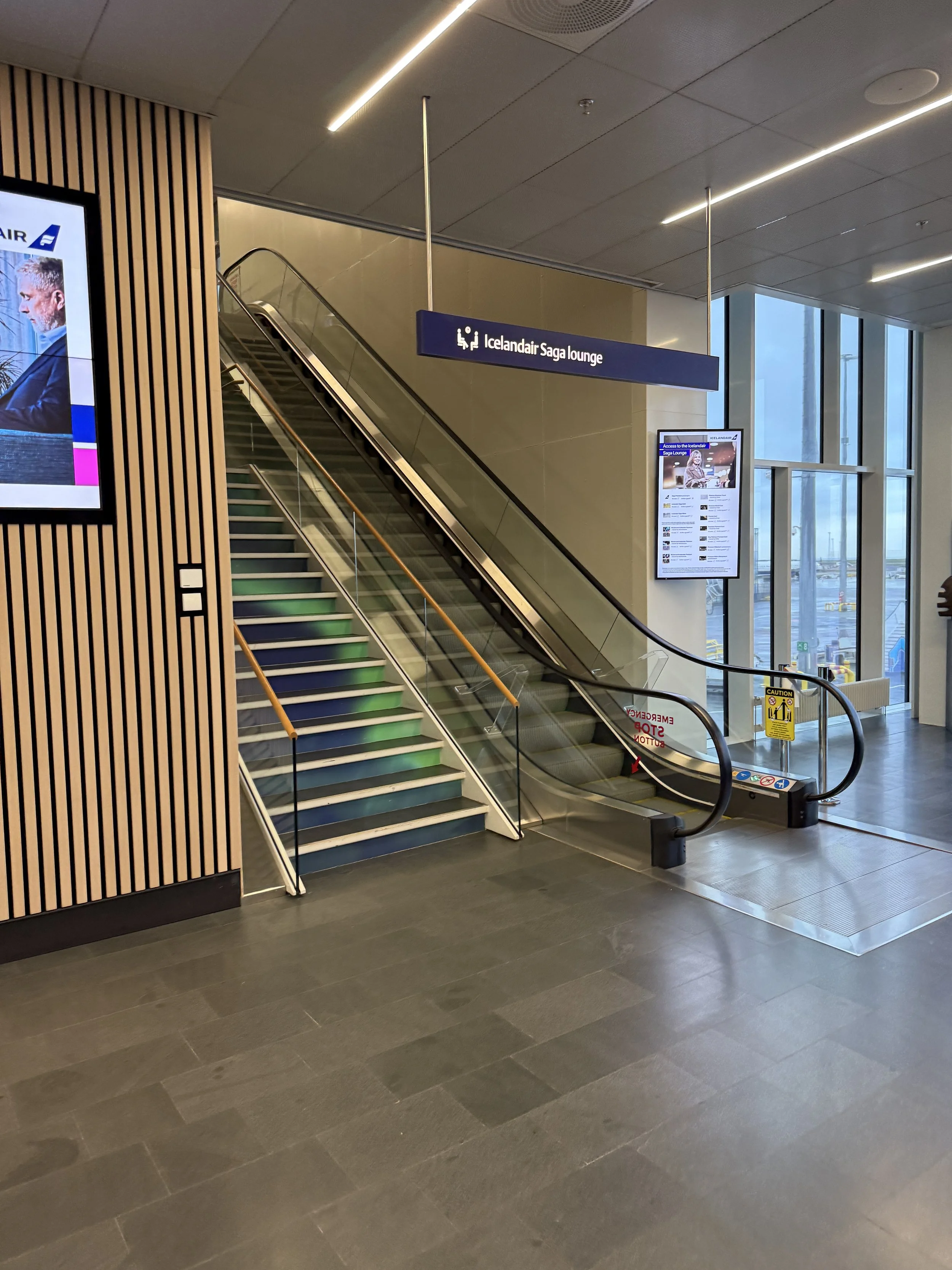 icelandair-saga-lounge-escalator-entrance.JPG