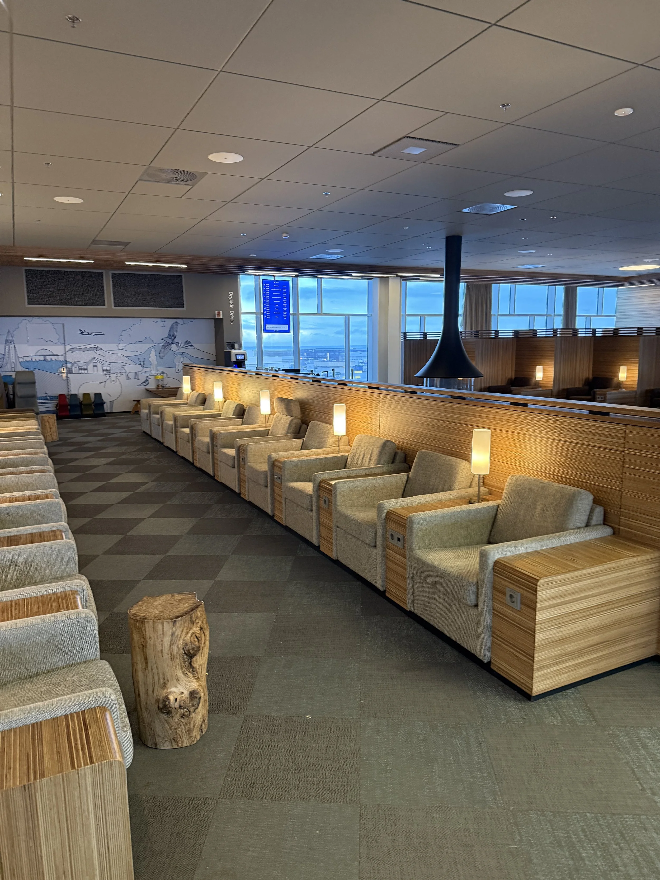 icelandair-saga-lounge-relaxation-seating.JPG